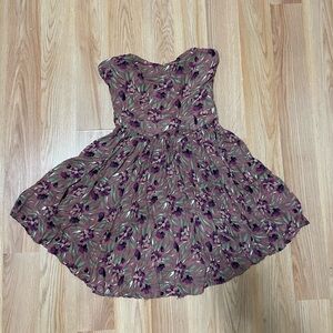 Kimchi Blue sweet heart neckline Purple floral dress with a touch of whimsy